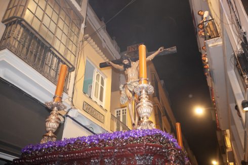 Las Distintas Hermandades Participan En Las Procesiones De Semana Santa Del Martes En Sevilla