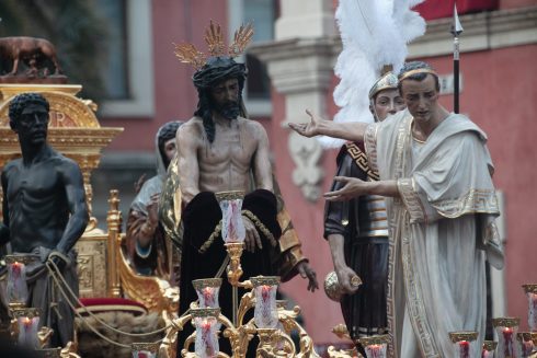 Las Distintas Hermandades Participan En Las Procesiones De Semana Santa Del Martes En Sevilla