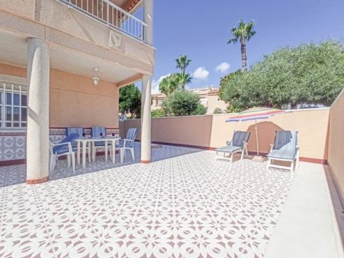 2 bedroom Bungalow for sale in Torrevieja with pool - € 109