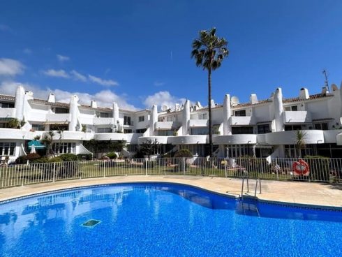 2 bedroom Apartment for sale in Calahonda with pool garage - € 235