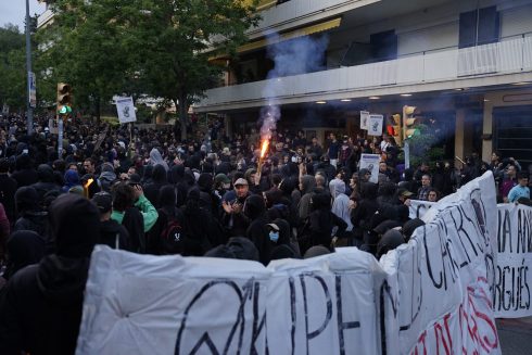 Manifestaciones En Barcelona Por Los Dos Edificios Ocupados En El Barrio De La Bonanova