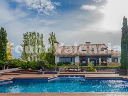 4 bedroom Villa for sale in Requena - € 1