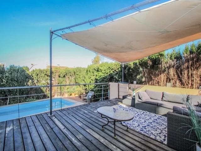 4 bedroom Semi-detached Villa for sale in Badia Blava with pool garage - € 615