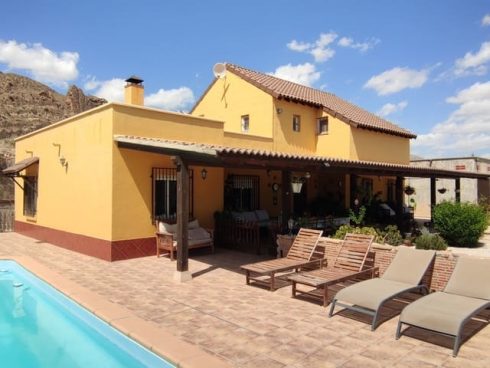 5 bedroom Finca/Country House for sale in Molina de Segura with pool garage - € 249