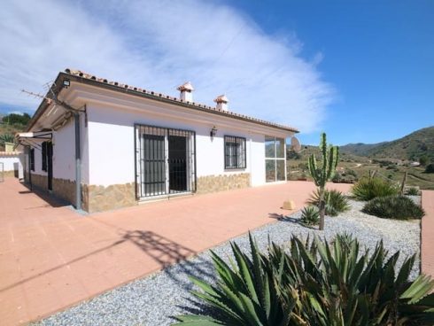 2 bedroom Finca/Country House for sale in Sedella with pool garage - € 280