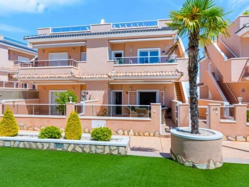 2 bedroom Apartment for sale in Punta Prima with pool - € 210