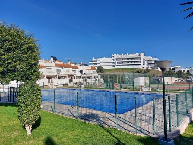 4 bedroom Townhouse for sale in Fuengirola with pool garage - € 299