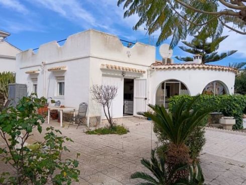 4 bedroom Villa for sale in Torrevieja with pool garage - € 299