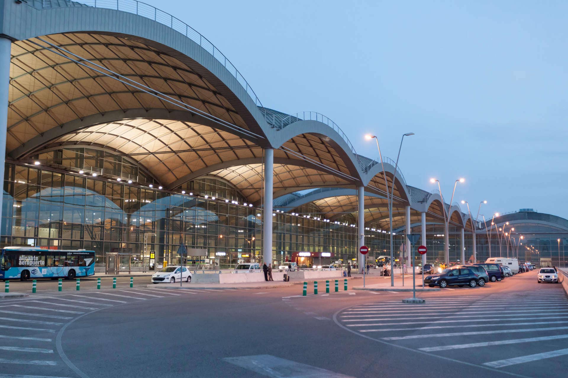 Costa Blanca airport smashes November passenger record boosted by big number of UK visitors