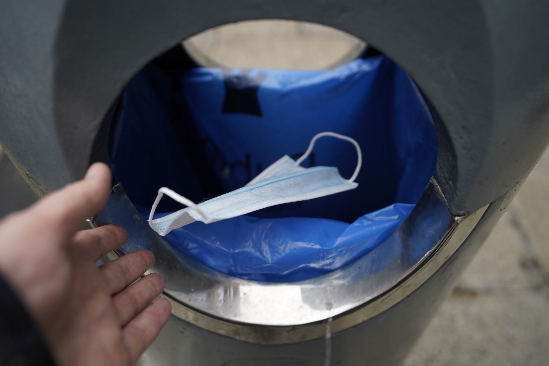 Compulsory face mask wearing to end in health centres, pharmacies, and