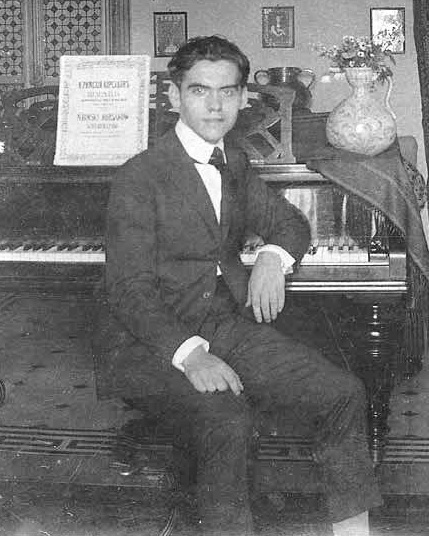 Federico Garcia Lorca Al Piano. Granada. 1919. Coleccion Fundacion Federico Garcia Lorca