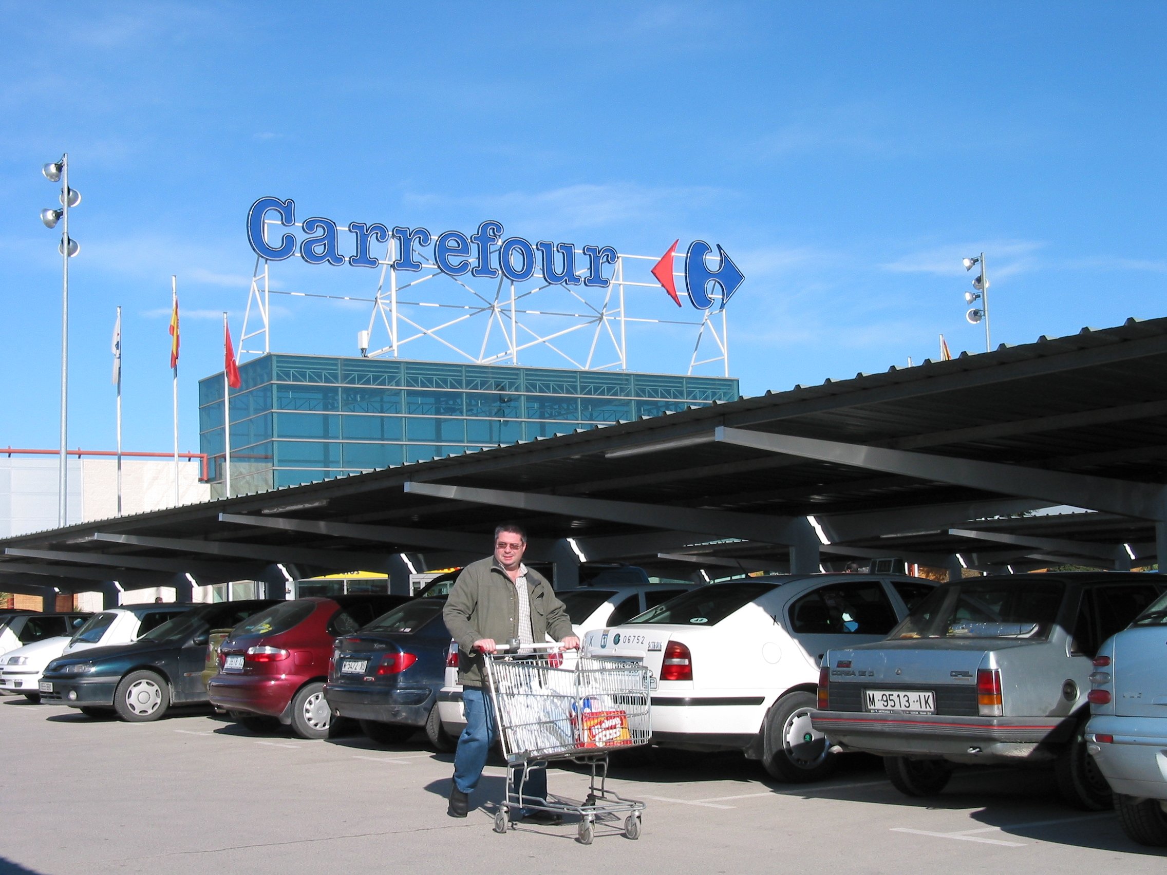 Retailer Carrefour in Spain steps up solar panel installations at its stores