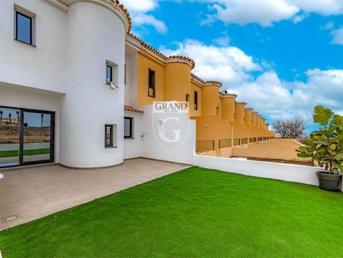2 bedroom Townhouse for sale in Golf del Sur with pool - € 268