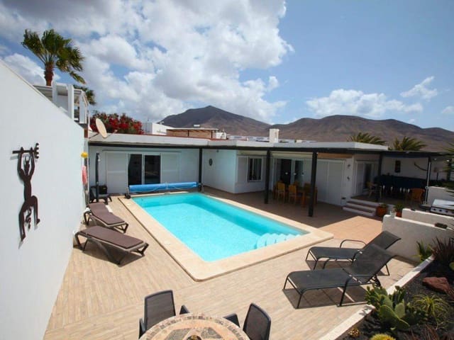 2 bedroom Villa for sale in Playa Blanca with pool garage - € 397