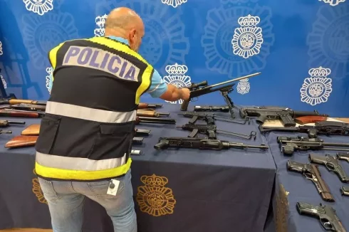 Weapons Kinahan Dos Policia Nacional