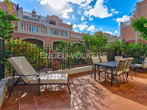 2 bedroom Villa for sale in Palm-Mar with pool - € 390