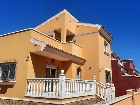 3 bedroom Apartment for sale in Torrevieja with pool - € 169