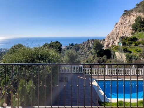 5 bedroom Semi-detached Villa for sale in Marbella with pool garage - € 450