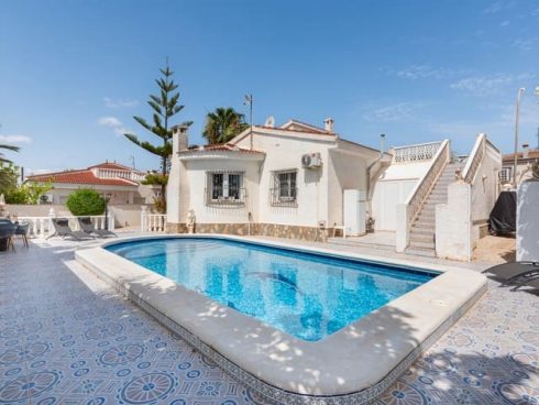 3 bedroom Villa for sale in Ciudad Quesada with pool - € 349