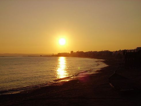 Tranquil and Convenient: Discover one of the calmest and easiest-to-park beaches in Spain’s Malaga