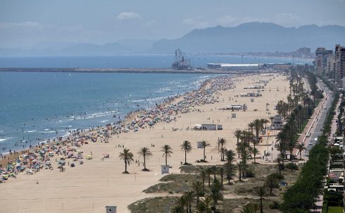 Noisy beach bar blaring out unauthorised music annoying near-by residents ordered to stop by authorities in Spain's Valencia