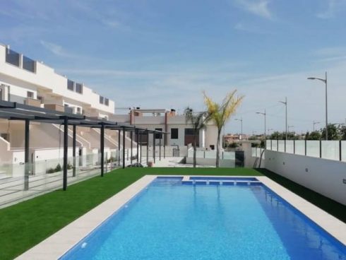2 bedroom Townhouse for sale in Pilar de la Horadada with pool garage - € 205