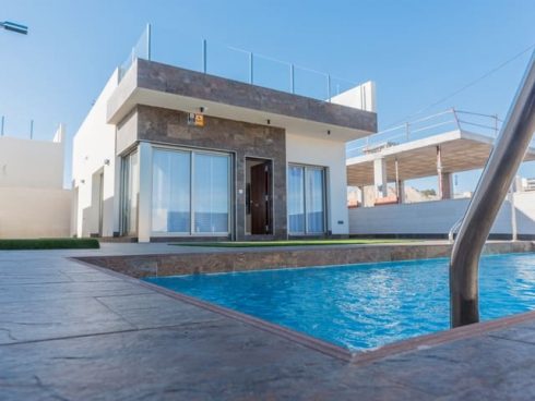3 bedroom Villa for sale in Villamartin with pool - € 355