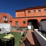 3 bedroom Villa for sale in Corralejo with garage - € 295