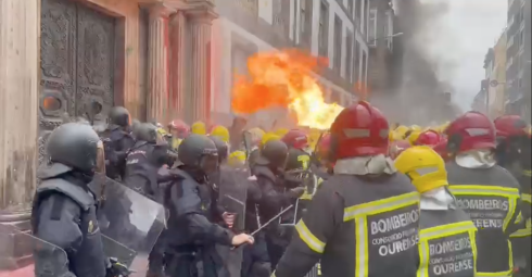 Firemen clash with police in Spain's Galicia region