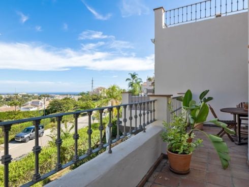 4 bedroom Townhouse for sale in Estepona with pool garage - € 740