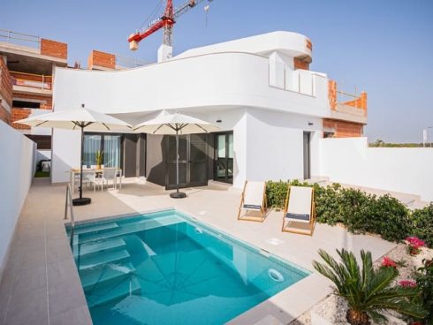 3 bedroom Villa for sale in Los Balcones with pool - € 340