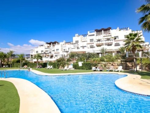 2 bedroom Apartment for sale in Estepona with pool garage - € 325