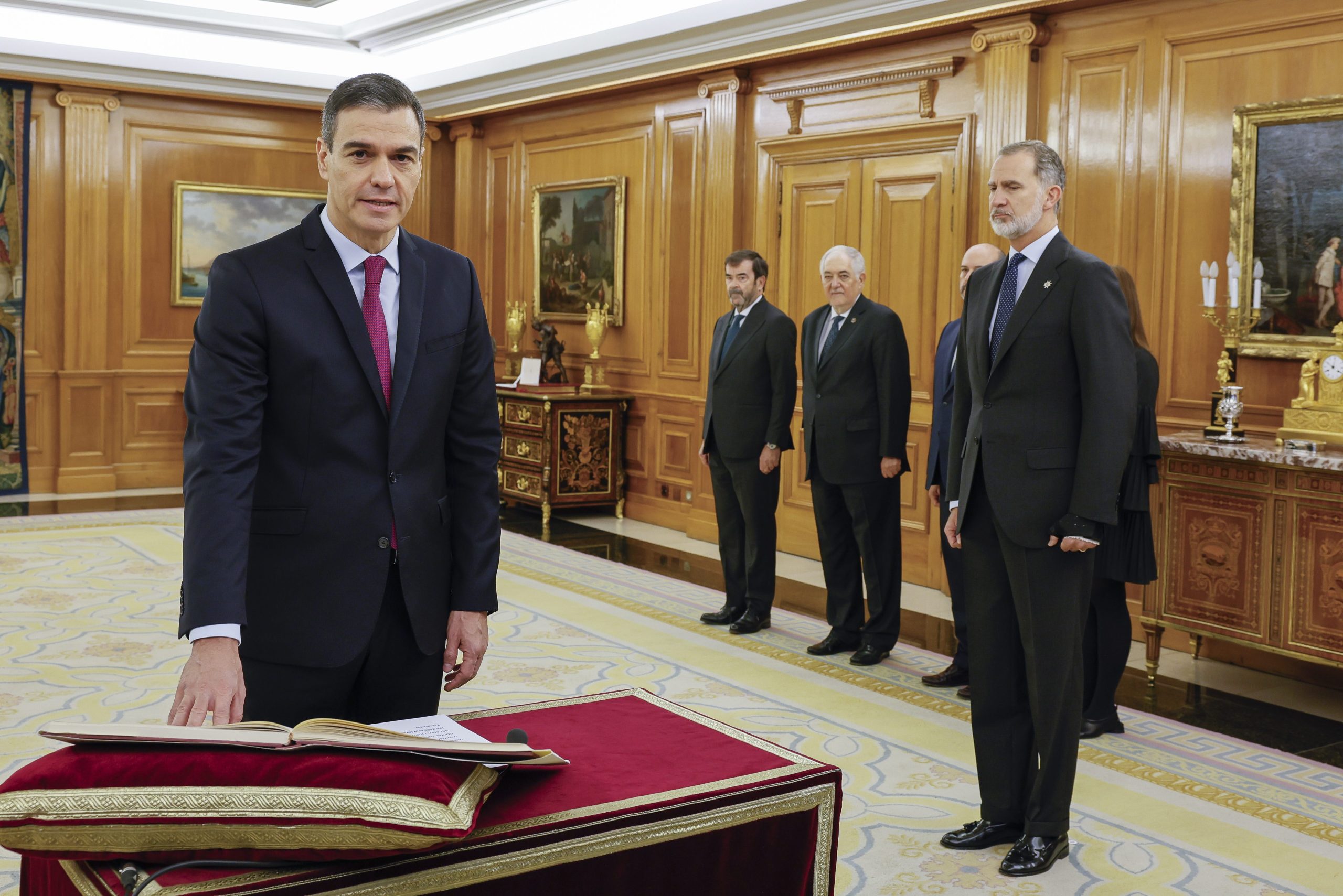 Pedro Sanchez is sworn in as prime minister
