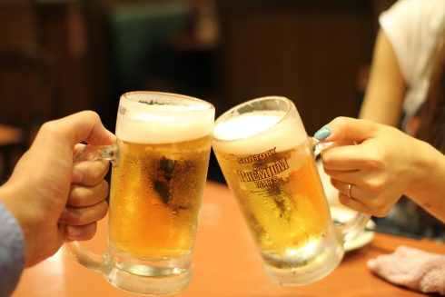 Two people drinking beer