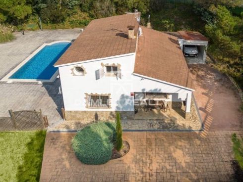 5 bedroom Villa for sale in Lloret de Mar with pool garage - € 285