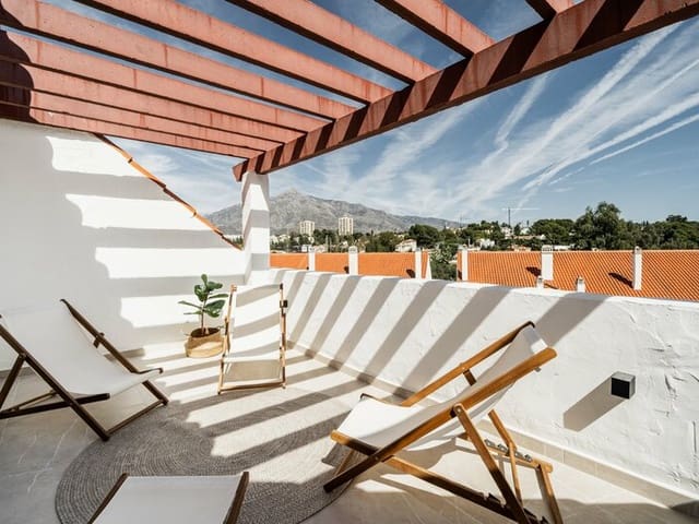 2 bedroom Penthouse for sale in Marbella with pool - € 650