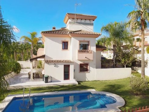 5 bedroom Semi-detached Villa for sale in Coin with pool garage - € 459