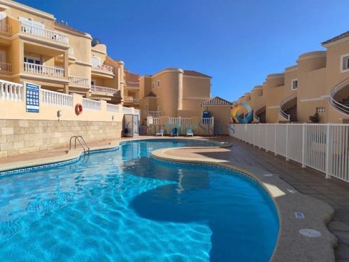 2 bedroom Apartment for sale in Playa del Duque with pool - € 375