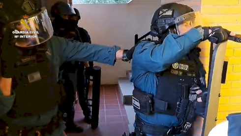 Police arrest man who made gunpowder and upgraded weapons including machine guns at his home on Spain's Costa Blanca