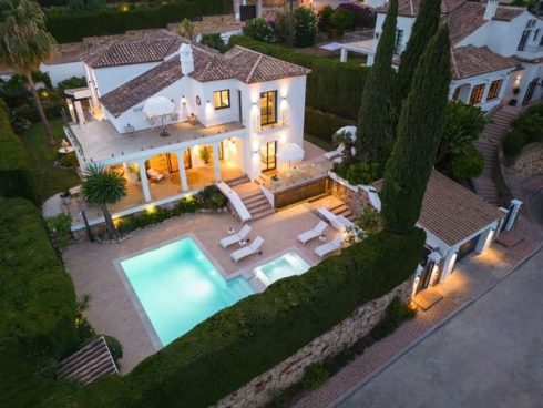 4 bedroom Villa for sale in Marbella with pool - € 2