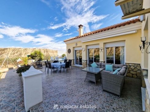 3 bedroom Villa for sale in Arboleas with pool - € 229