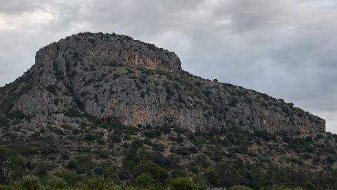 American woman dies after 30 metre plunge in popular climbing spot in Spain's Valencia|