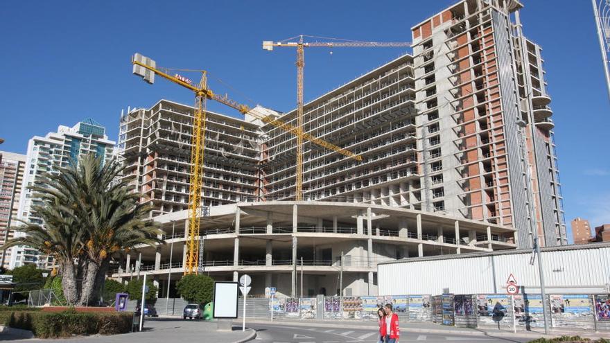 'Illegal' eyesore hotel on Spain's Costa Blanca will be partly demolished 21 YEARS after construction