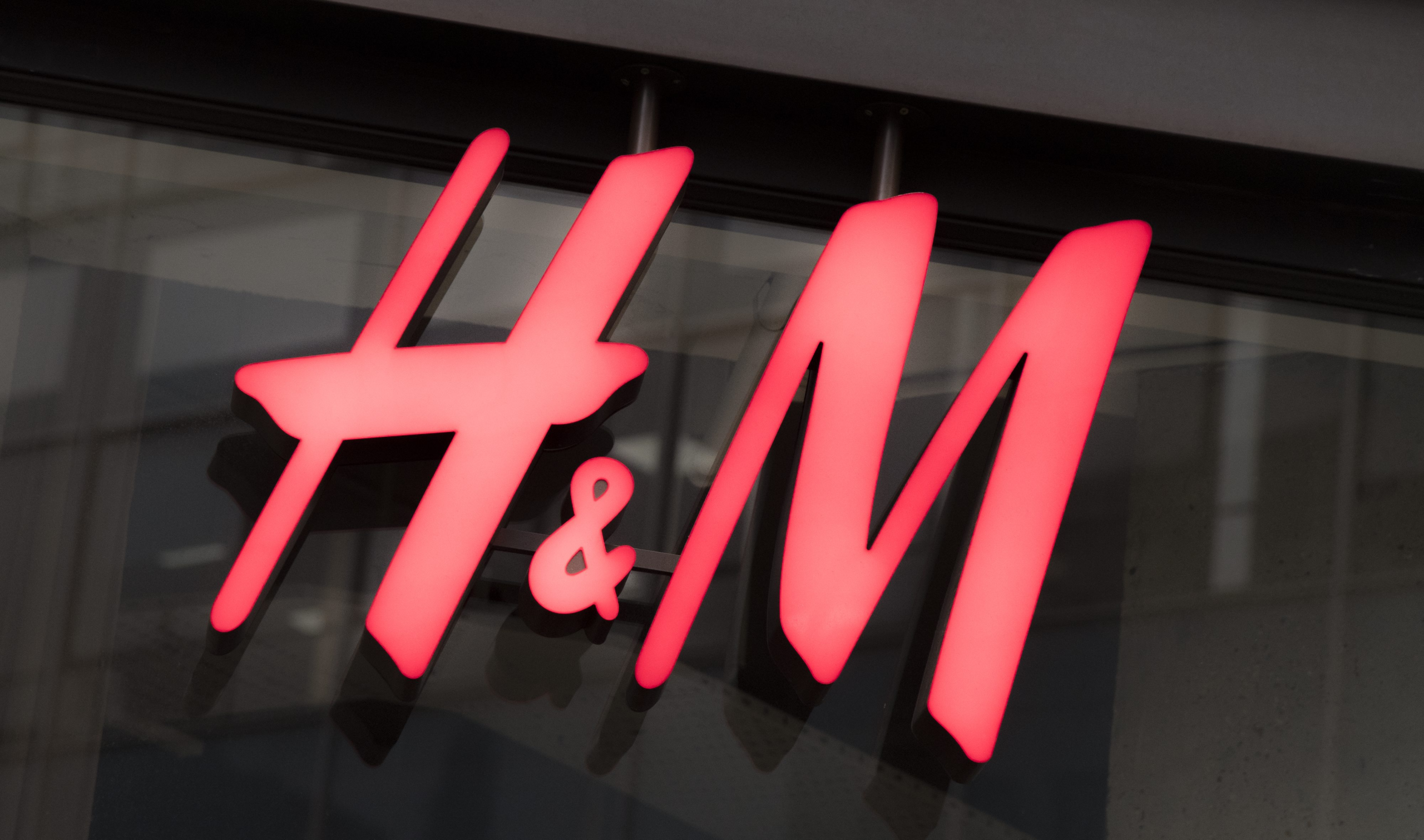 H&M to close a QUARTER of its stores in Spain|