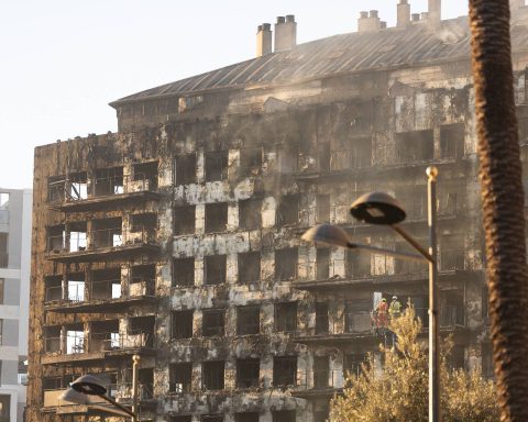 Court rejects appeal to reopen criminal probe into Valencia apartment fire that killed 10 people