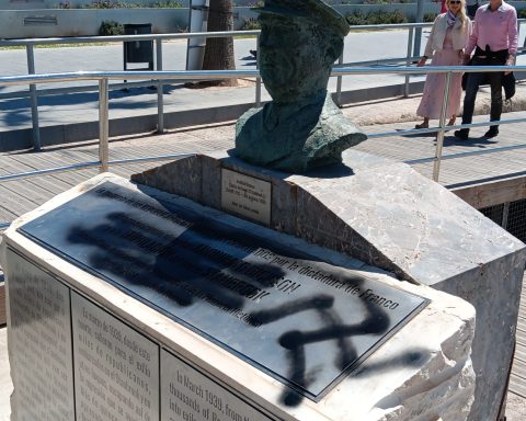 Nazi symbol is spray-painted on bust of British merchant in Alicante: Archibald Dickinson saved Republican families at the end of Spain’s Civil War