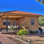 4 bedroom Villa for sale in Chiva with pool garage - € 195