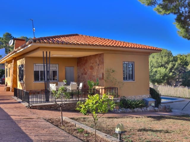 4 bedroom Villa for sale in Chiva with pool garage - € 195