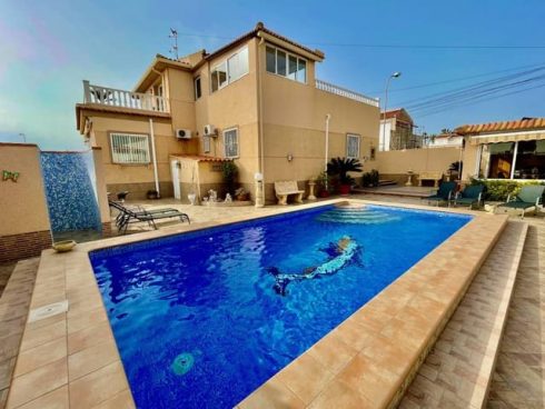 5 bedroom Villa for sale in Ciudad Quesada with pool - € 379