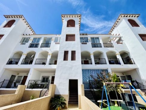 2 bedroom Apartment for sale in Orihuela Costa with pool - € 135